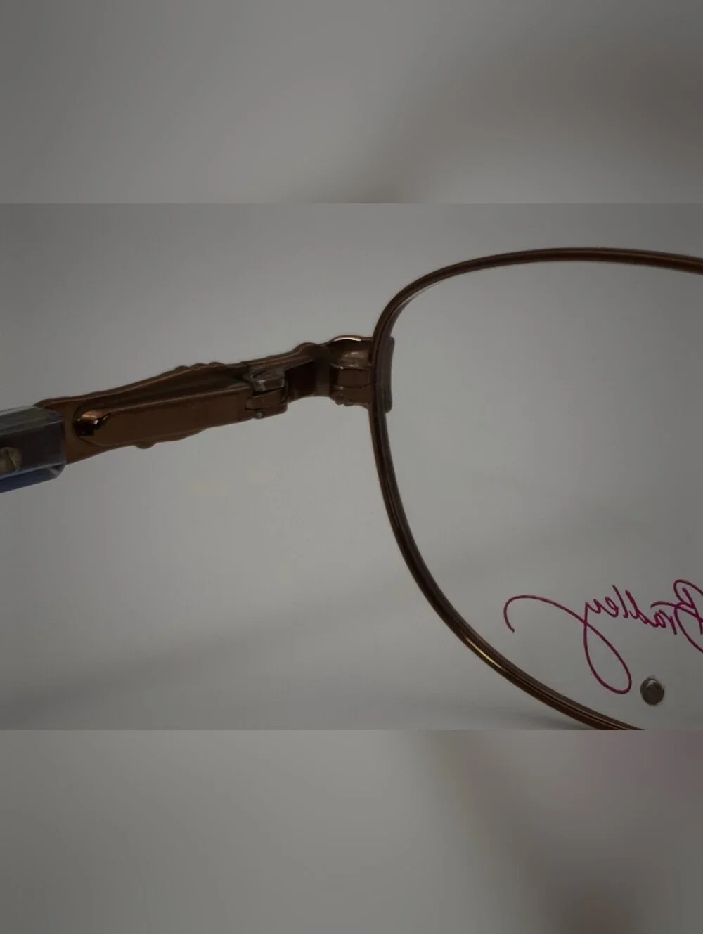 Vera Bradley Penelope. Oval Metal Eyeglasses in African Violet.